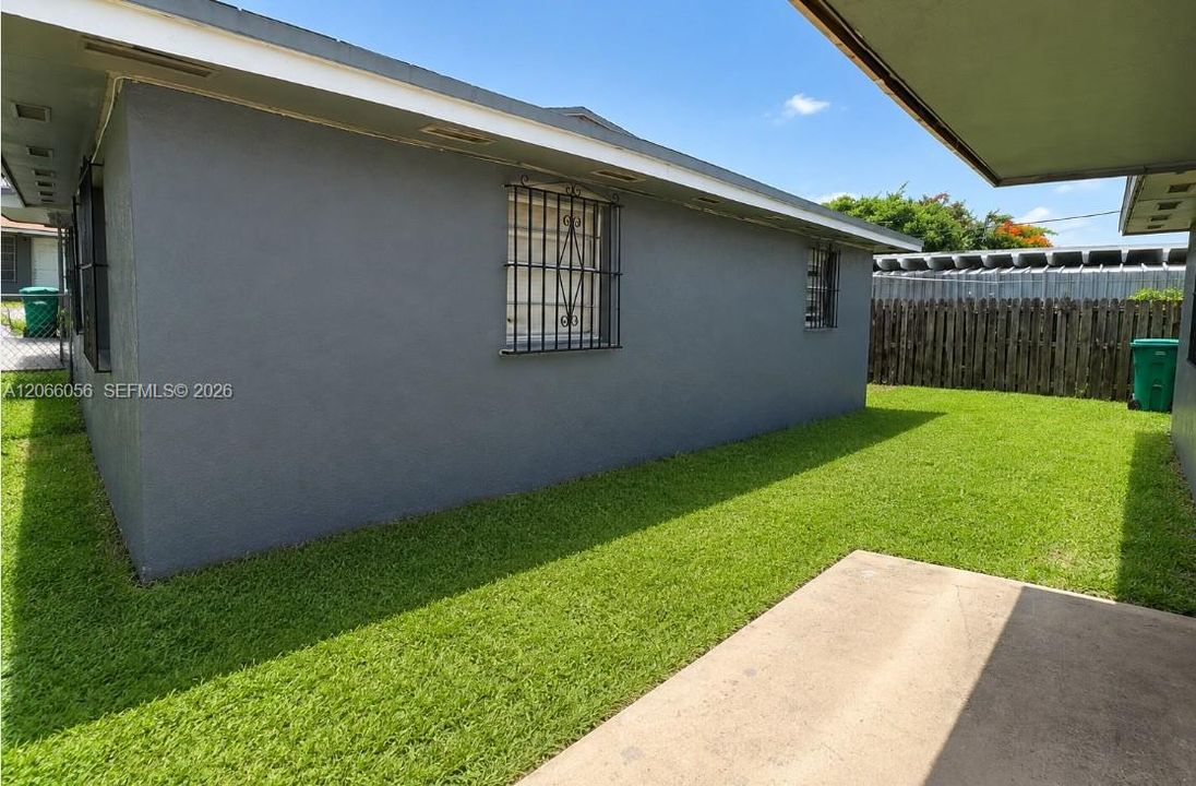 For Rent: $1,800 (2 beds, 1 baths, 1800 Square Feet)