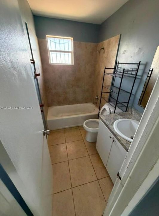 For Rent: $1,800 (2 beds, 1 baths, 1800 Square Feet)