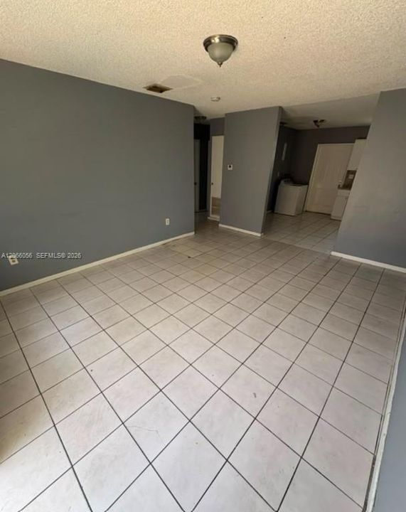 For Rent: $1,800 (2 beds, 1 baths, 1800 Square Feet)