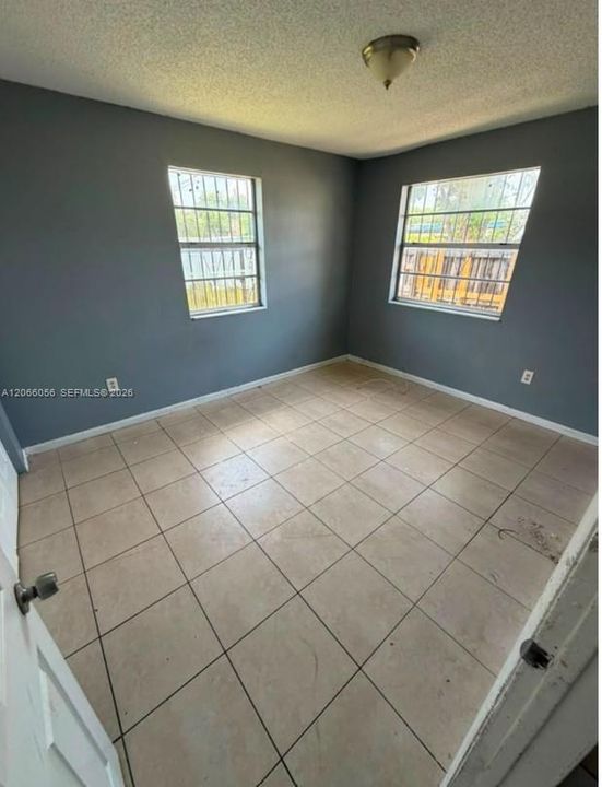 For Rent: $1,800 (2 beds, 1 baths, 1800 Square Feet)