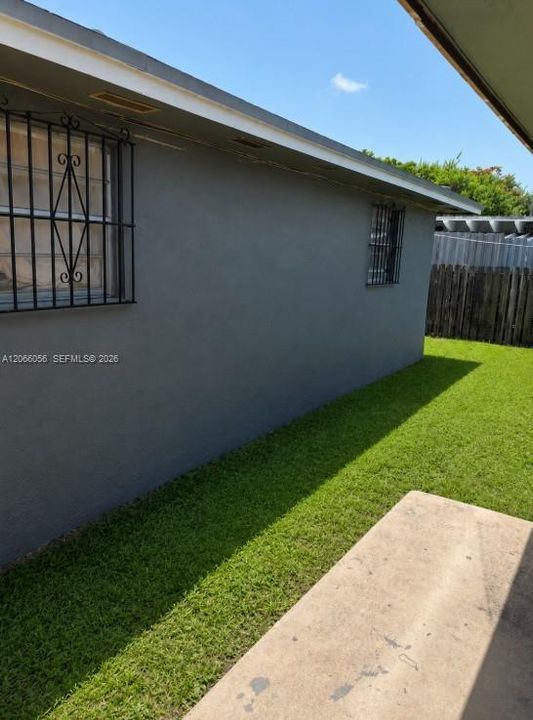 For Rent: $1,800 (2 beds, 1 baths, 1800 Square Feet)