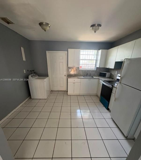 For Rent: $1,800 (2 beds, 1 baths, 1800 Square Feet)