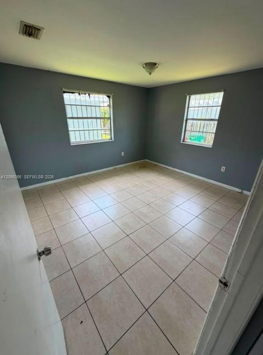 For Rent: $1,800 (2 beds, 1 baths, 1800 Square Feet)