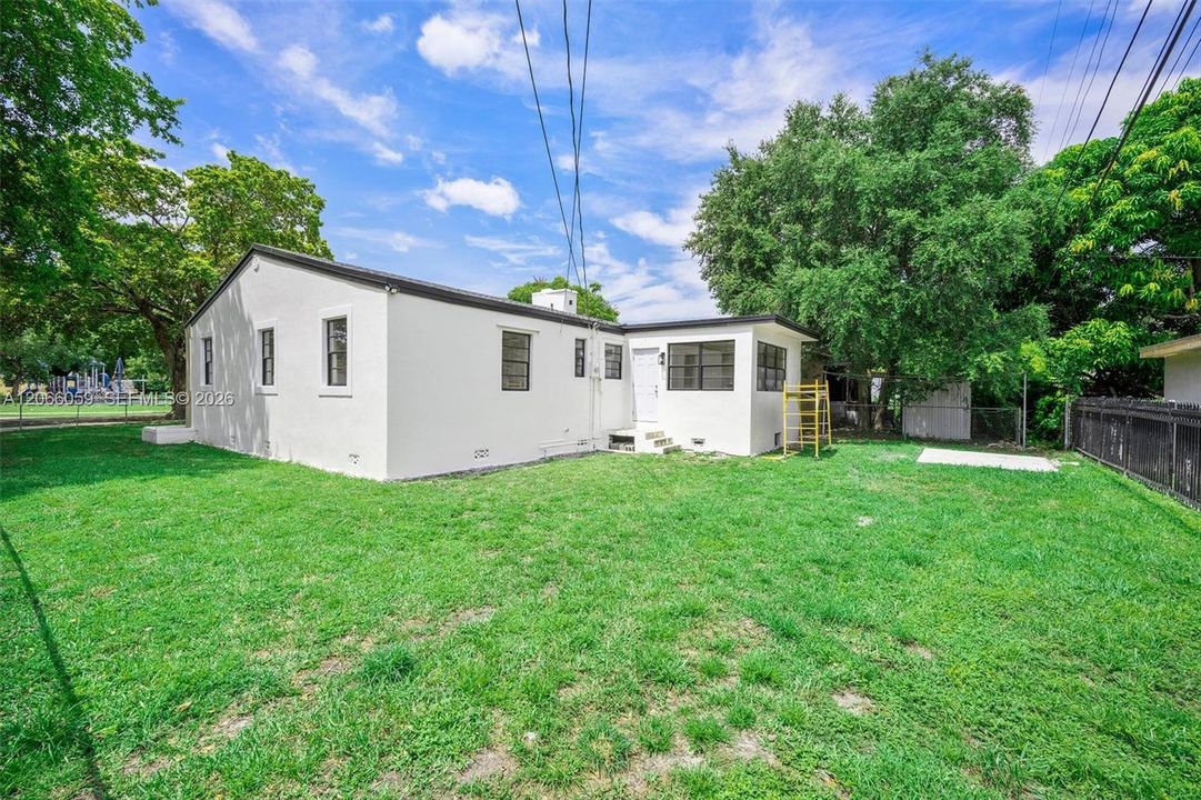 Active With Contract: $625,000 (4 beds, 2 baths, 1664 Square Feet)