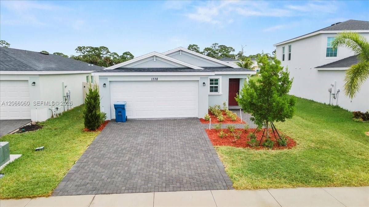 For Sale: $325,000 (3 beds, 2 baths, 1448 Square Feet)