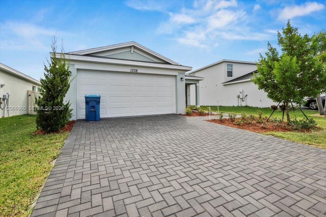 For Sale: $325,000 (3 beds, 2 baths, 1448 Square Feet)
