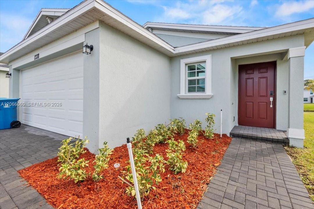 For Sale: $325,000 (3 beds, 2 baths, 1448 Square Feet)