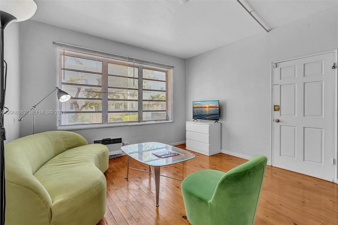 For Sale: $189,000 (0 beds, 1 baths, 500 Square Feet)