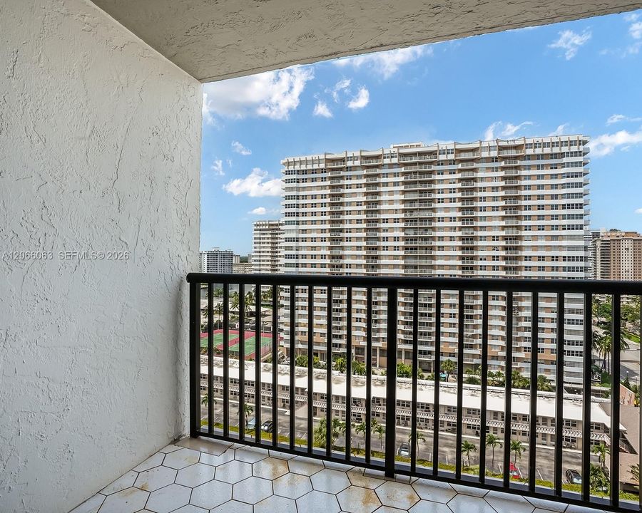 For Rent: $2,375 (2 beds, 2 baths, 1020 Square Feet)