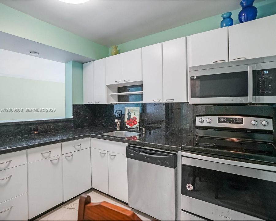 For Rent: $2,375 (2 beds, 2 baths, 1020 Square Feet)