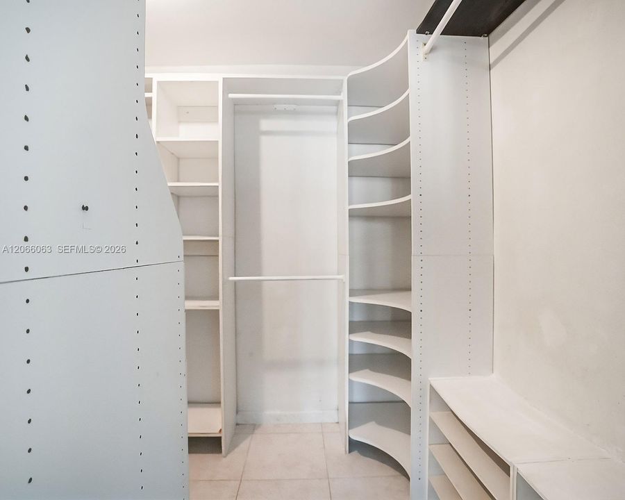 For Rent: $2,375 (2 beds, 2 baths, 1020 Square Feet)