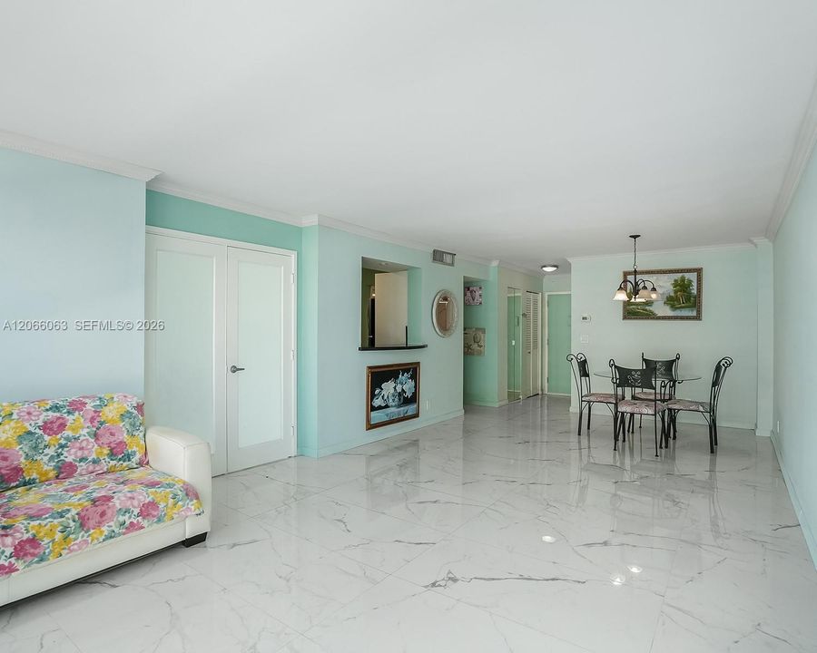 For Rent: $2,375 (2 beds, 2 baths, 1020 Square Feet)