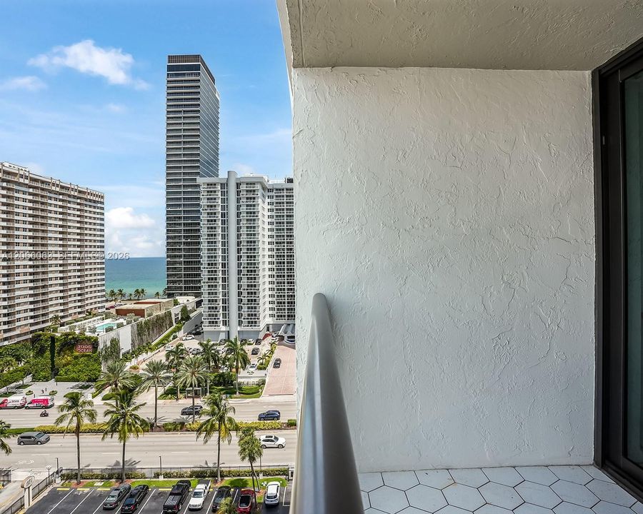 For Rent: $2,375 (2 beds, 2 baths, 1020 Square Feet)