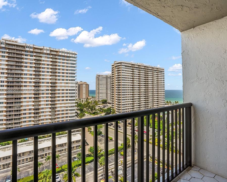 For Rent: $2,375 (2 beds, 2 baths, 1020 Square Feet)
