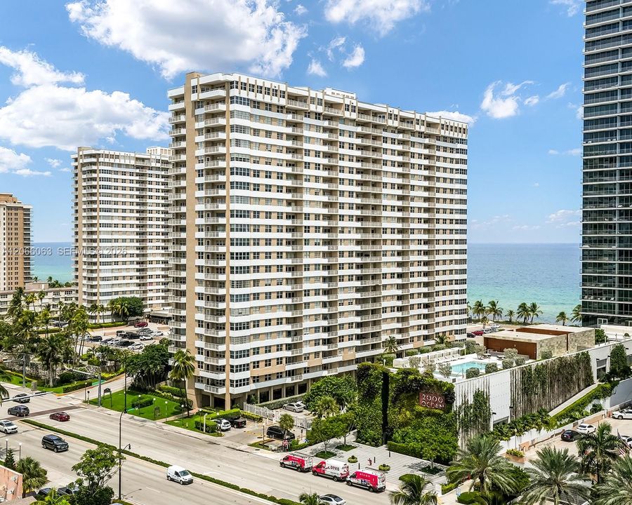 For Rent: $2,375 (2 beds, 2 baths, 1020 Square Feet)