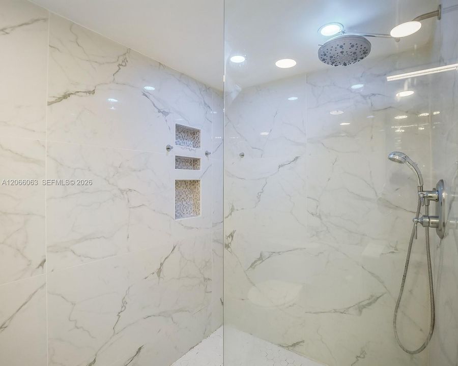 For Rent: $2,375 (2 beds, 2 baths, 1020 Square Feet)