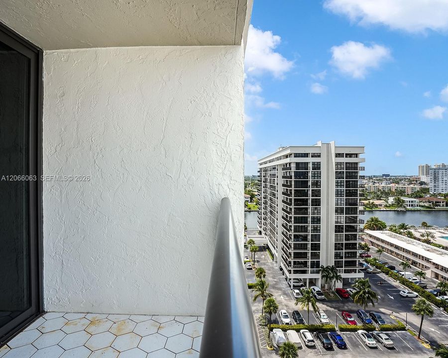 For Rent: $2,375 (2 beds, 2 baths, 1020 Square Feet)