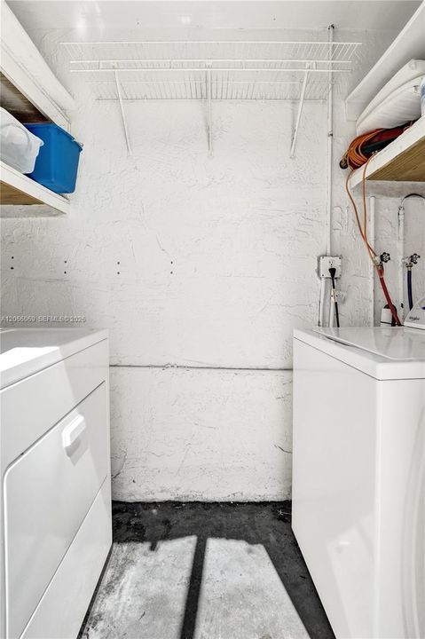 Active With Contract: $559,000 (3 beds, 2 baths, 1850 Square Feet)