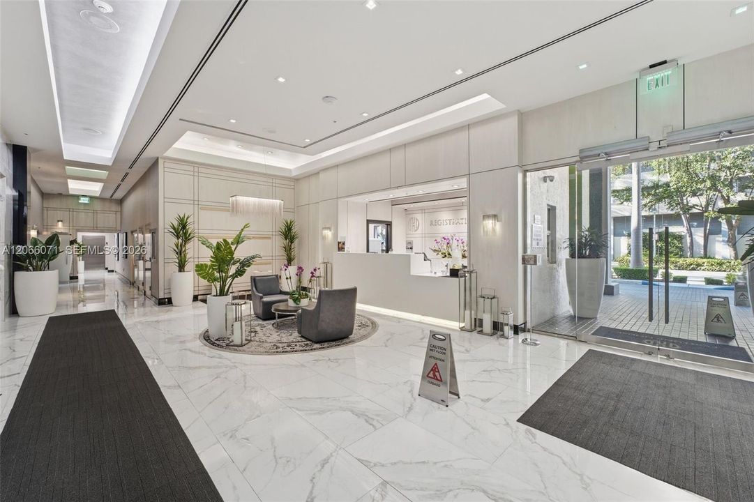 For Sale: $415,000 (2 beds, 2 baths, 930 Square Feet)