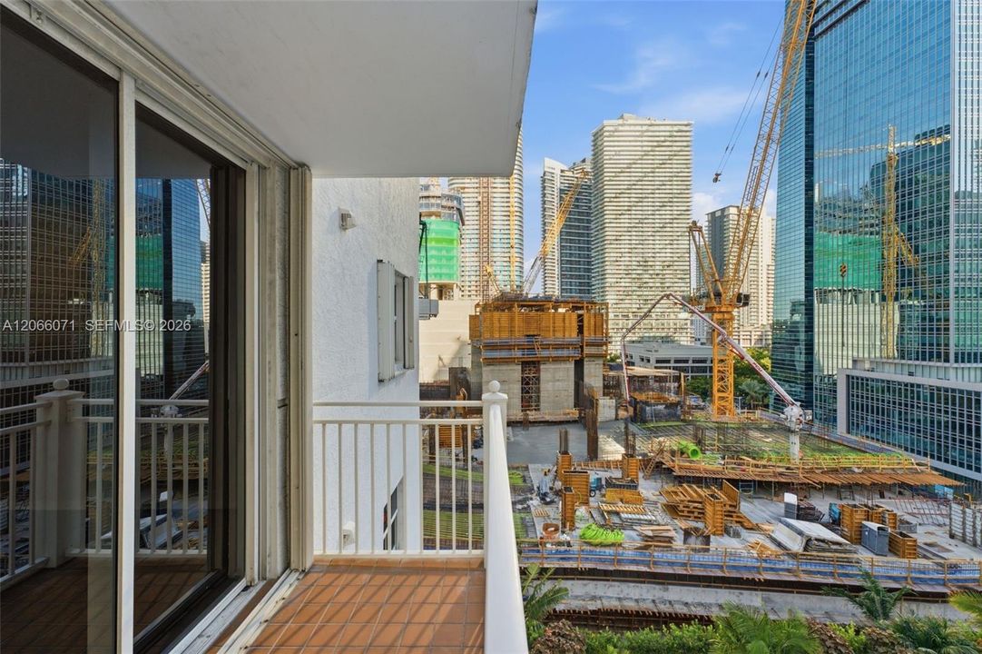 For Sale: $415,000 (2 beds, 2 baths, 930 Square Feet)