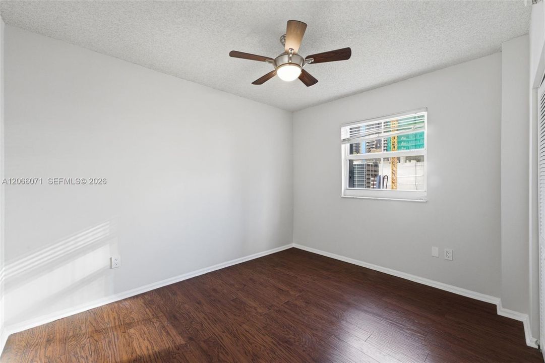 For Sale: $415,000 (2 beds, 2 baths, 930 Square Feet)