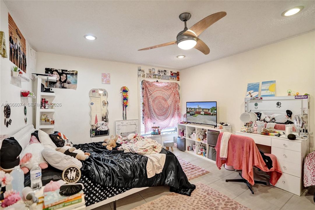 For Sale: $459,000 (3 beds, 2 baths, 1640 Square Feet)
