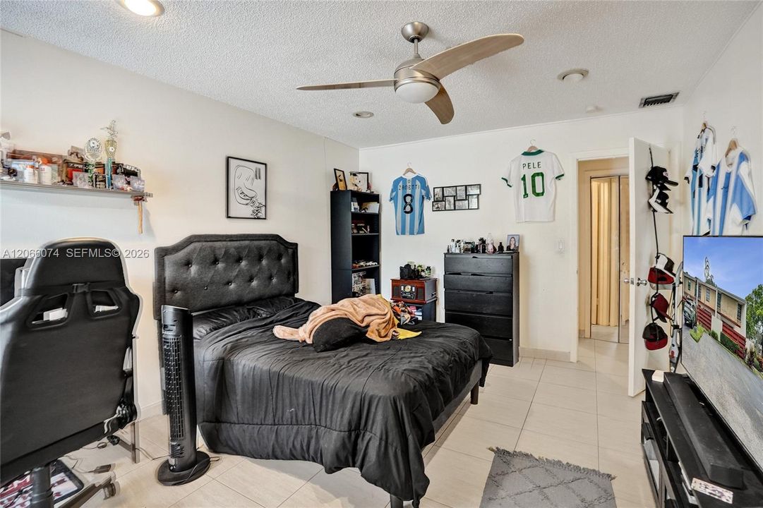 For Sale: $459,000 (3 beds, 2 baths, 1640 Square Feet)