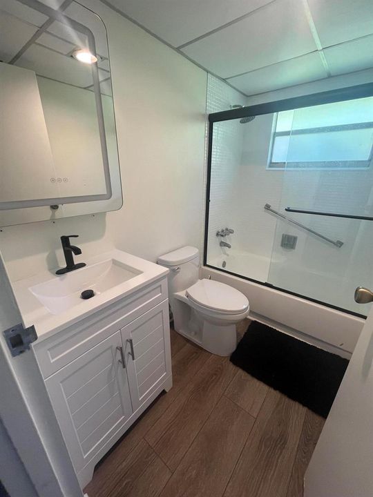 guest/2nd bathroom