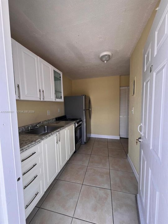 For Rent: $1,300 (1 beds, 1 baths, 15703 Square Feet)