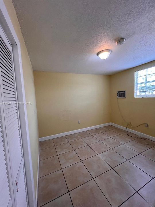For Rent: $1,300 (1 beds, 1 baths, 15703 Square Feet)