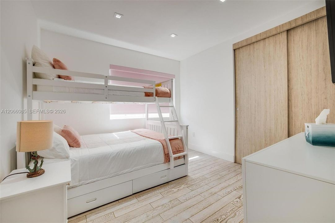 Activo con contrato: $6,795 (3 camas, 2 baños, 1613 Pies cuadrados)