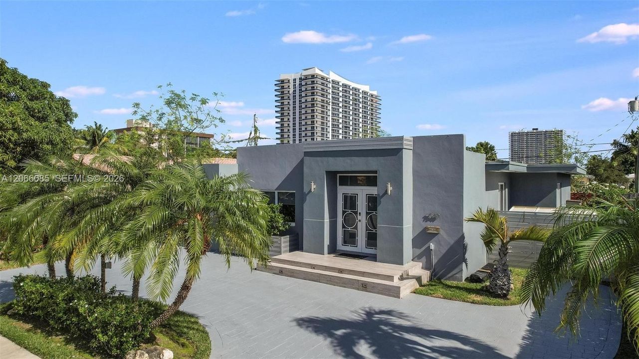 Activo con contrato: $6,795 (3 camas, 2 baños, 1613 Pies cuadrados)