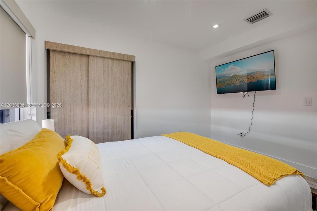 Activo con contrato: $6,795 (3 camas, 2 baños, 1613 Pies cuadrados)