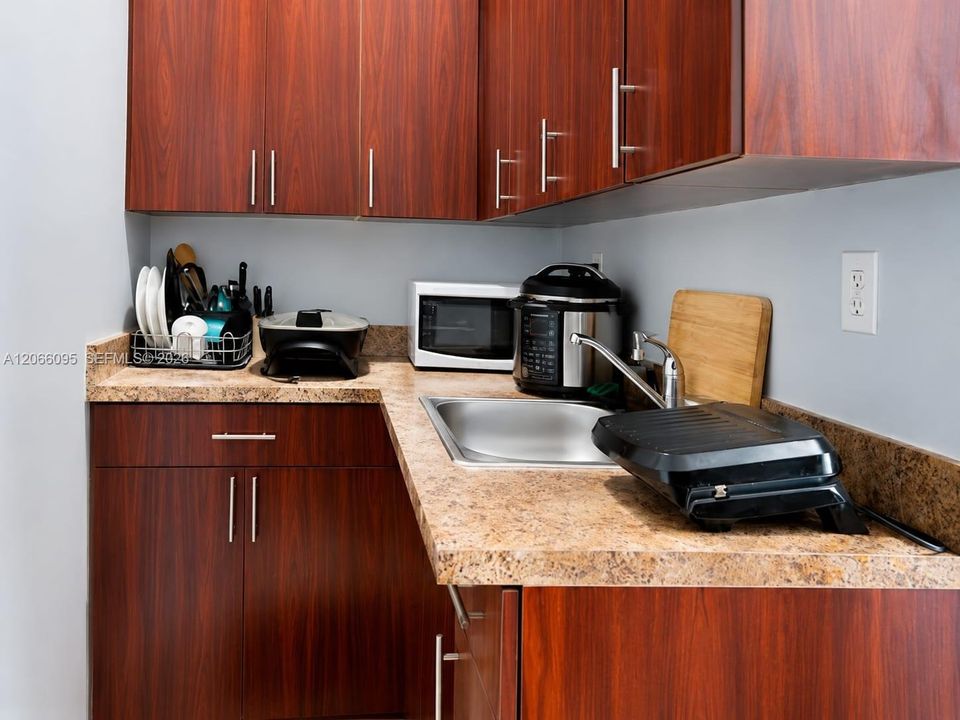 For Rent: $3,800 (3 beds, 2 baths, 1648 Square Feet)
