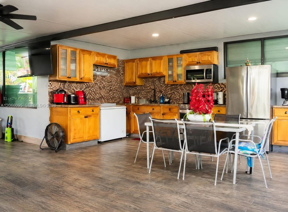 For Rent: $3,800 (3 beds, 2 baths, 1648 Square Feet)