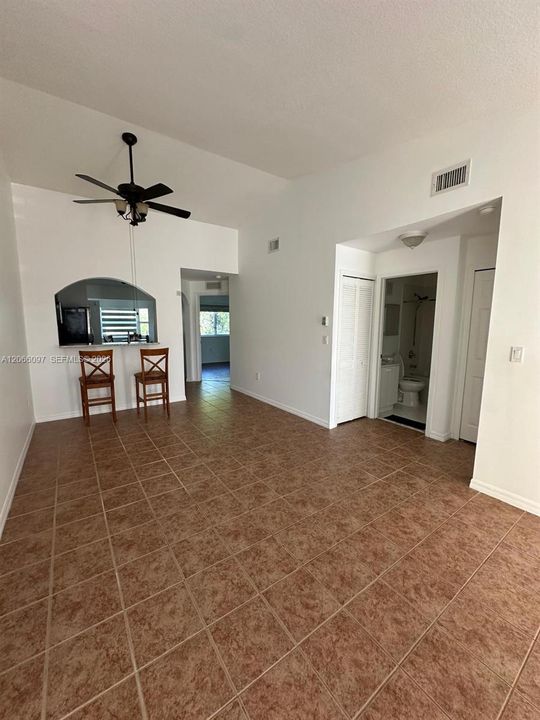 For Rent: $1,800 (2 beds, 2 baths, 815 Square Feet)