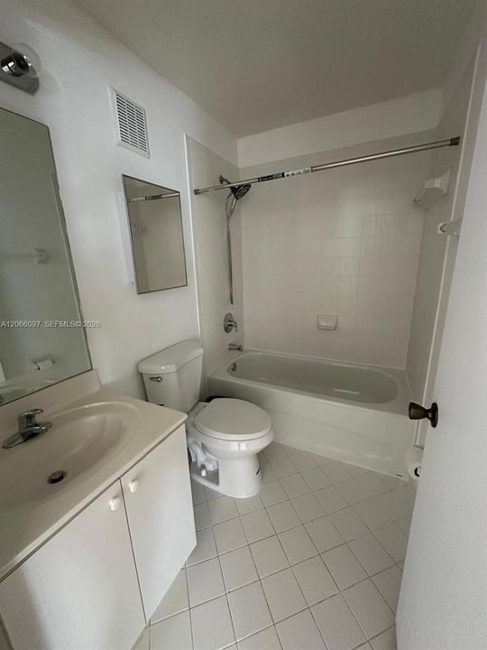 For Rent: $1,800 (2 beds, 2 baths, 815 Square Feet)