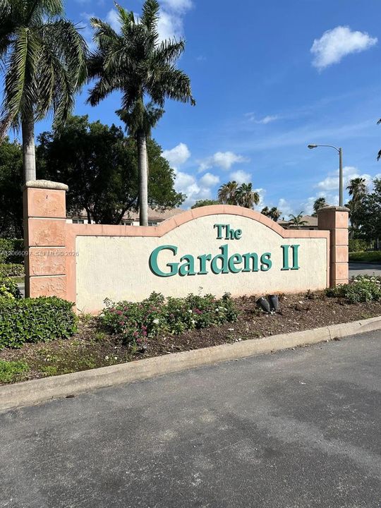 For Rent: $1,800 (2 beds, 2 baths, 815 Square Feet)