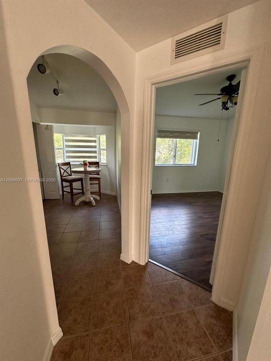For Rent: $1,800 (2 beds, 2 baths, 815 Square Feet)