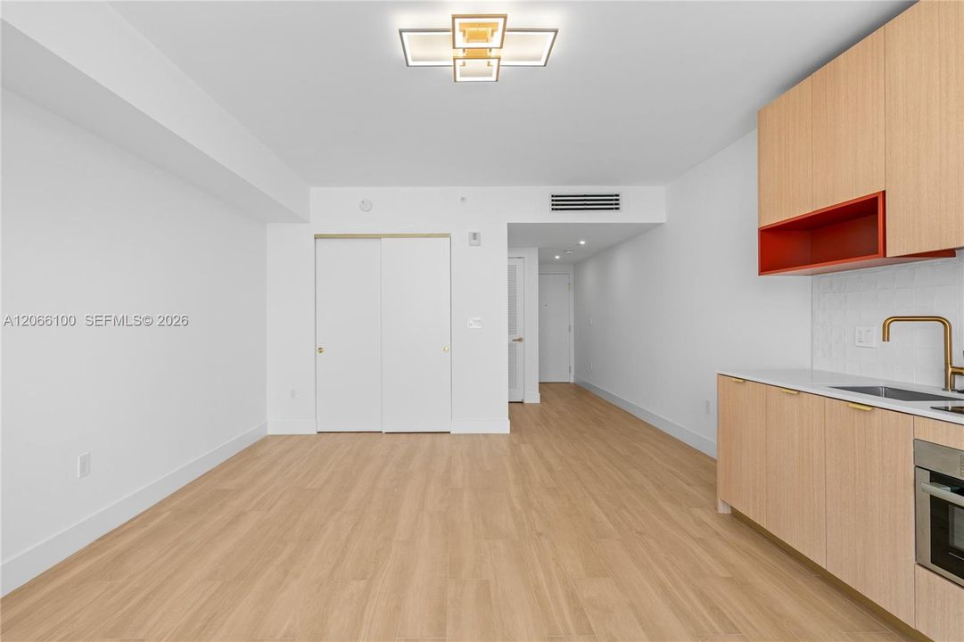 На продажу: $625,000 (0 спален, 1 ванн, 0 Квадратных фут)