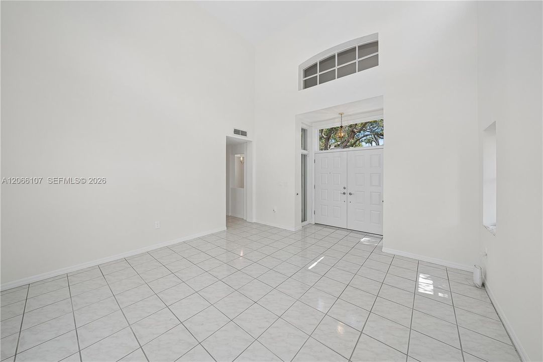 For Sale: $1,695,000 (5 beds, 3 baths, 3160 Square Feet)