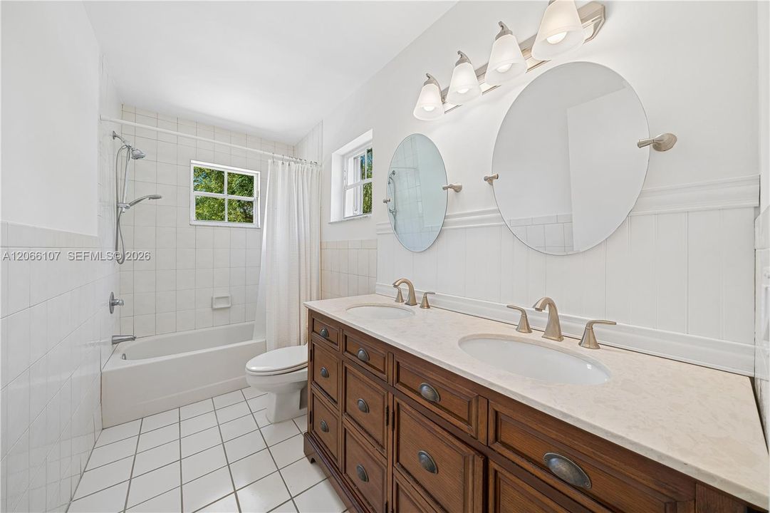 For Sale: $1,695,000 (5 beds, 3 baths, 3160 Square Feet)