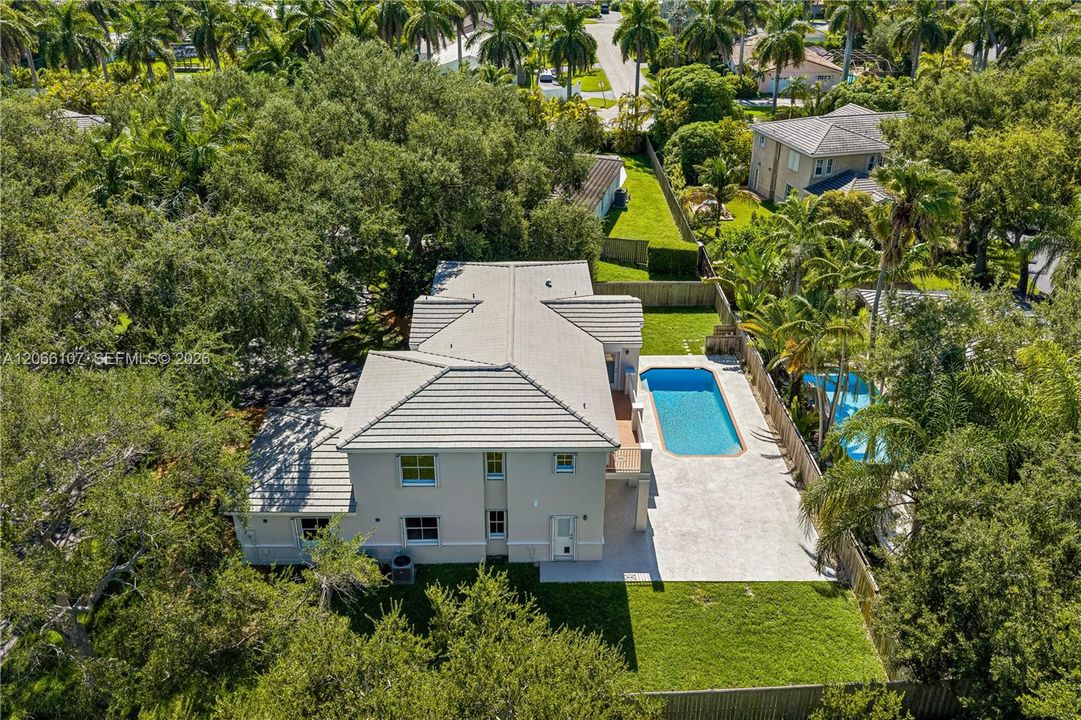 For Sale: $1,695,000 (5 beds, 3 baths, 3160 Square Feet)