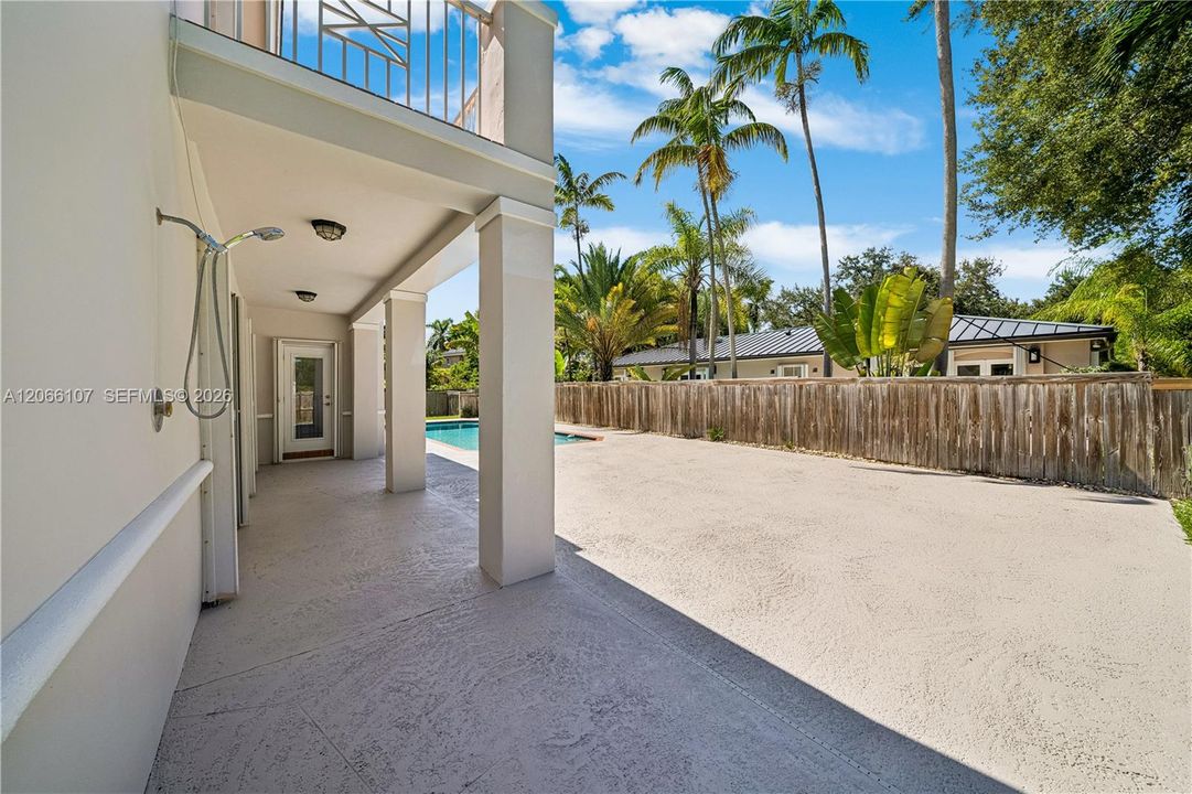 For Sale: $1,695,000 (5 beds, 3 baths, 3160 Square Feet)
