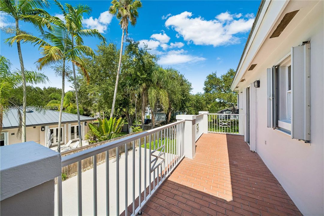 For Sale: $1,695,000 (5 beds, 3 baths, 3160 Square Feet)