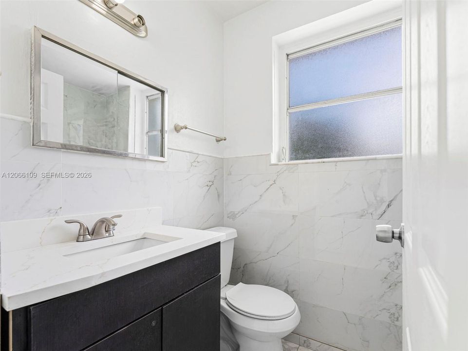 For Rent: $2,200 (1 beds, 1 baths, 670 Square Feet)