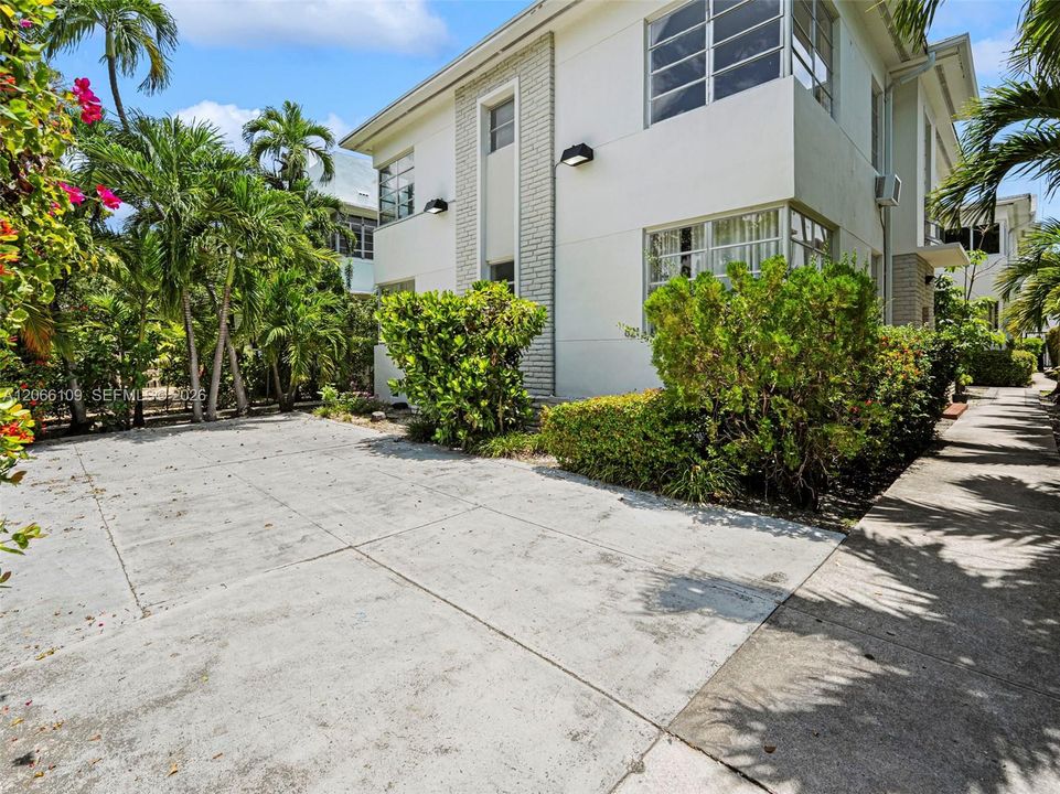 For Rent: $2,200 (1 beds, 1 baths, 670 Square Feet)