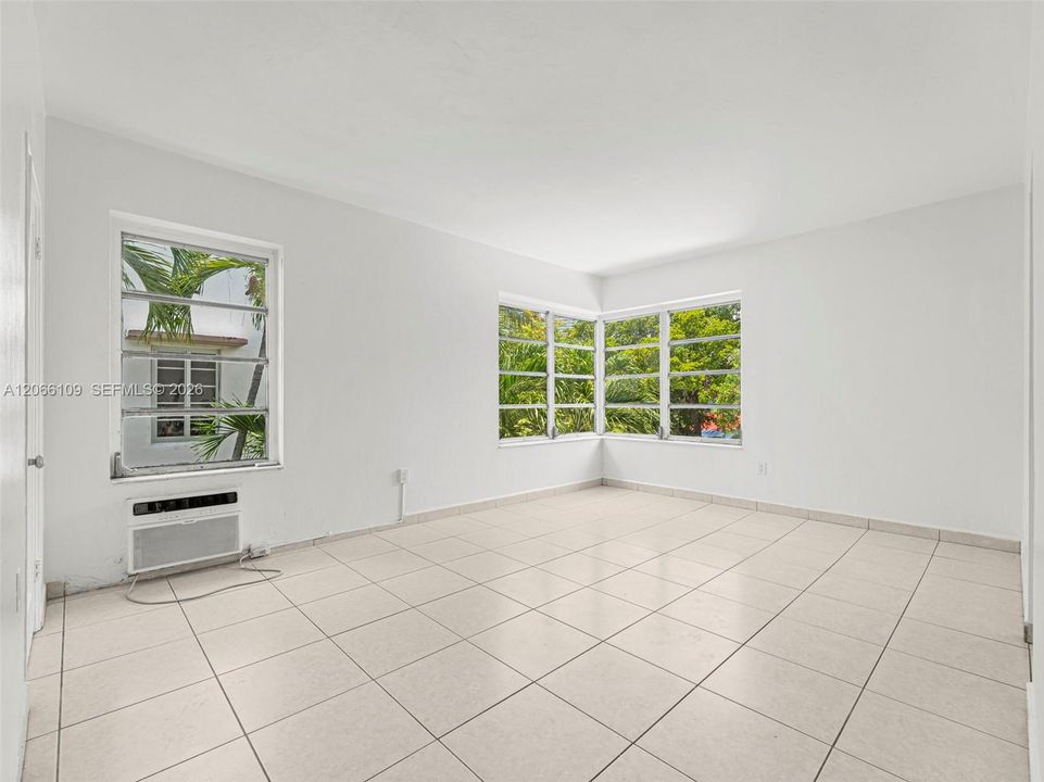 For Rent: $2,200 (1 beds, 1 baths, 670 Square Feet)