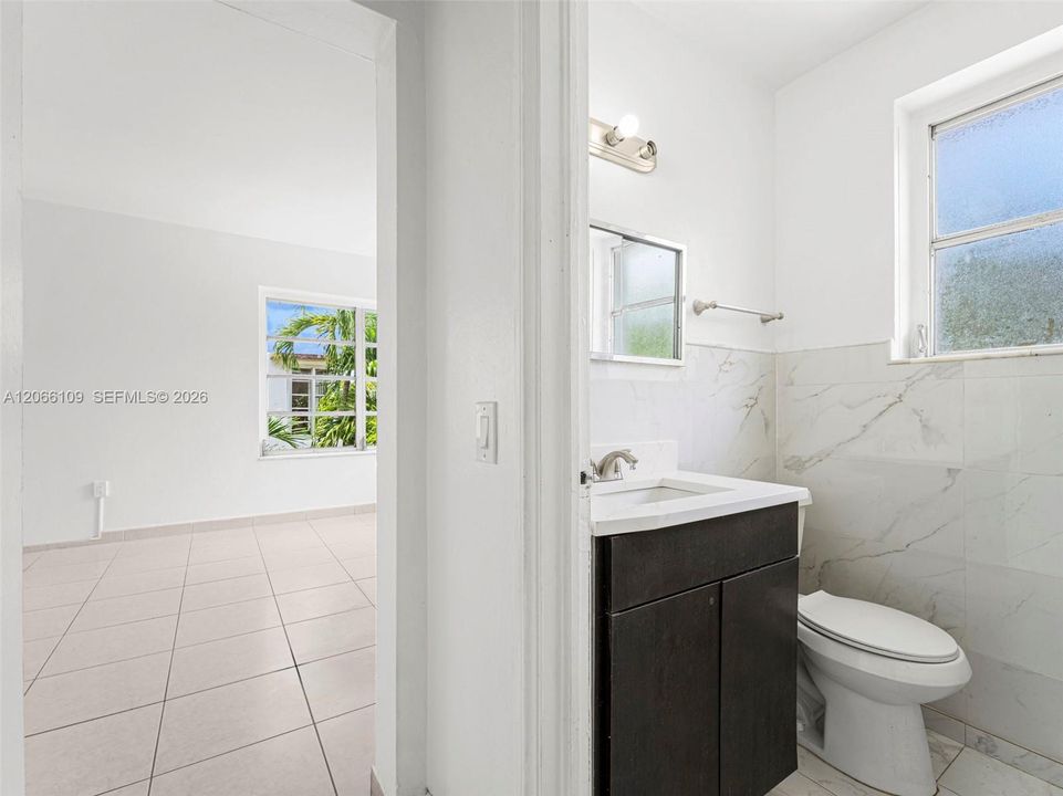For Rent: $2,200 (1 beds, 1 baths, 670 Square Feet)