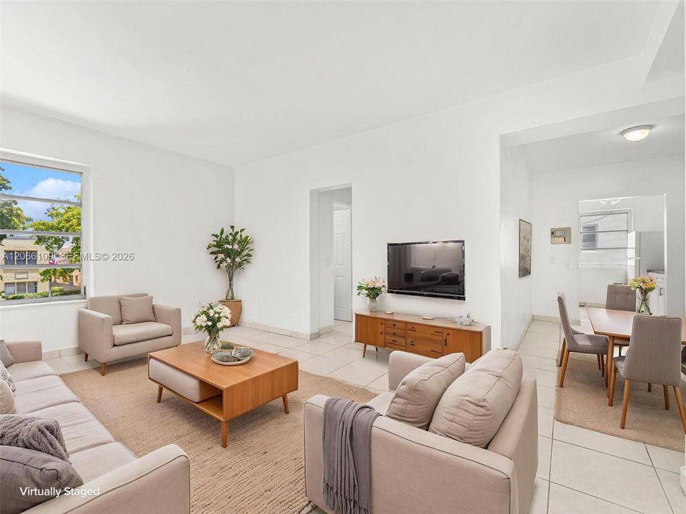 For Rent: $2,200 (1 beds, 1 baths, 670 Square Feet)